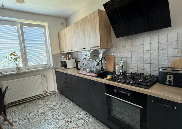 Prenájom pekný 3 izbový byt, balkón, parkovanie vo dvore