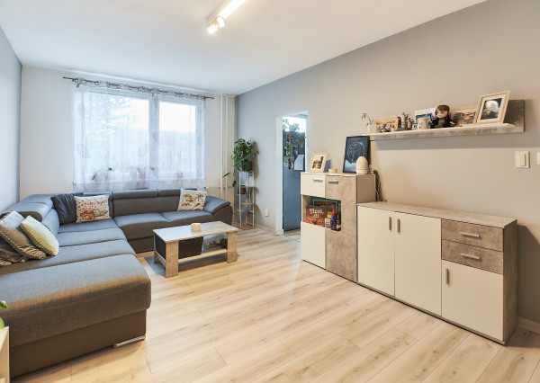 Predaj veľký 3 izbový byt, kompletná rek., balkón, 85m2